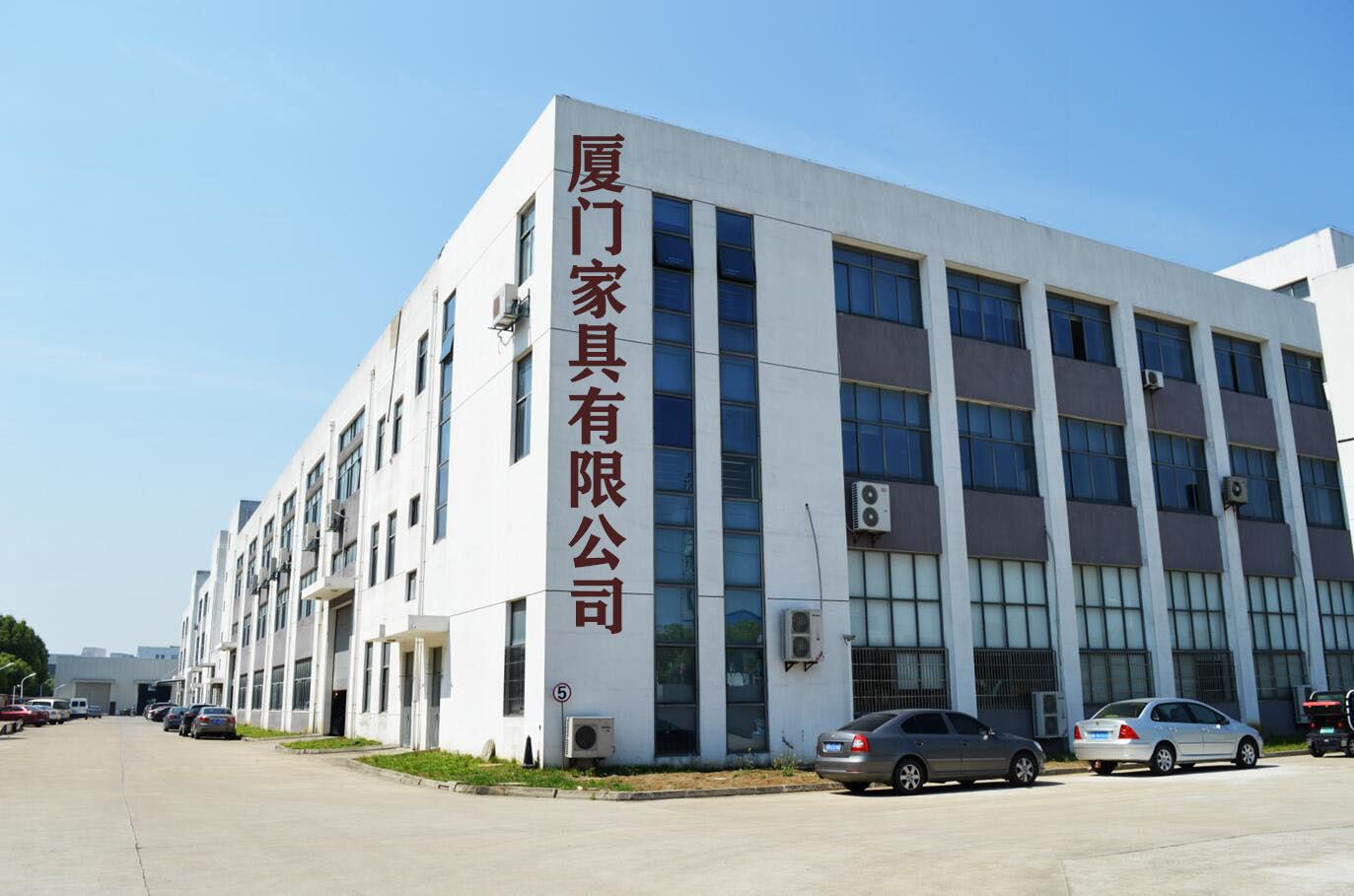 Xiamen Guanzhong Furniture Co., Ltd. Logo